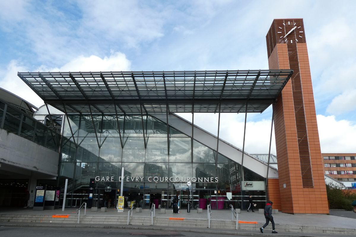 Evry-Courcouronnes: A Modern Metropolis in the Heart of France