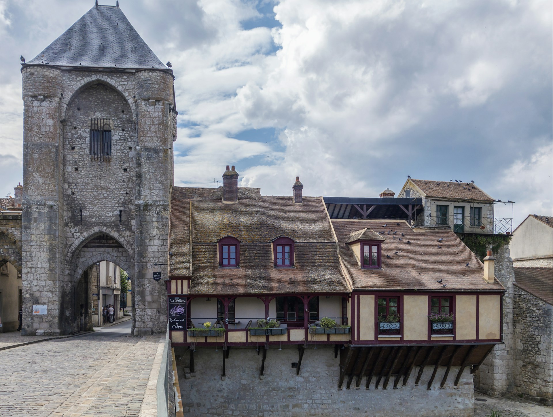 Montereau-Fault-Yonne: Where Rivers and History Converge