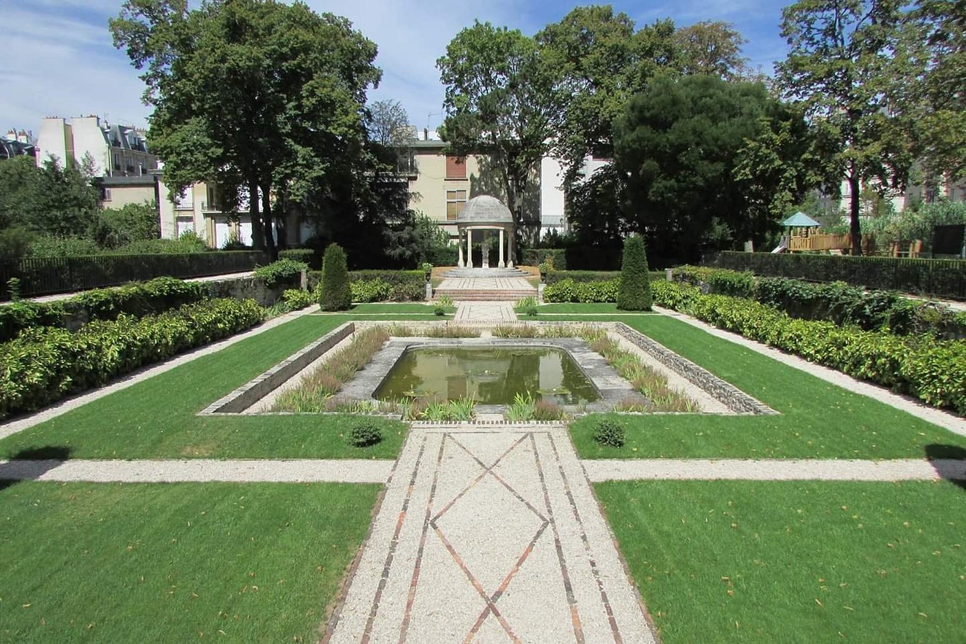 Neuilly-sur-Seine: A Haven of Elegance and Tranquility