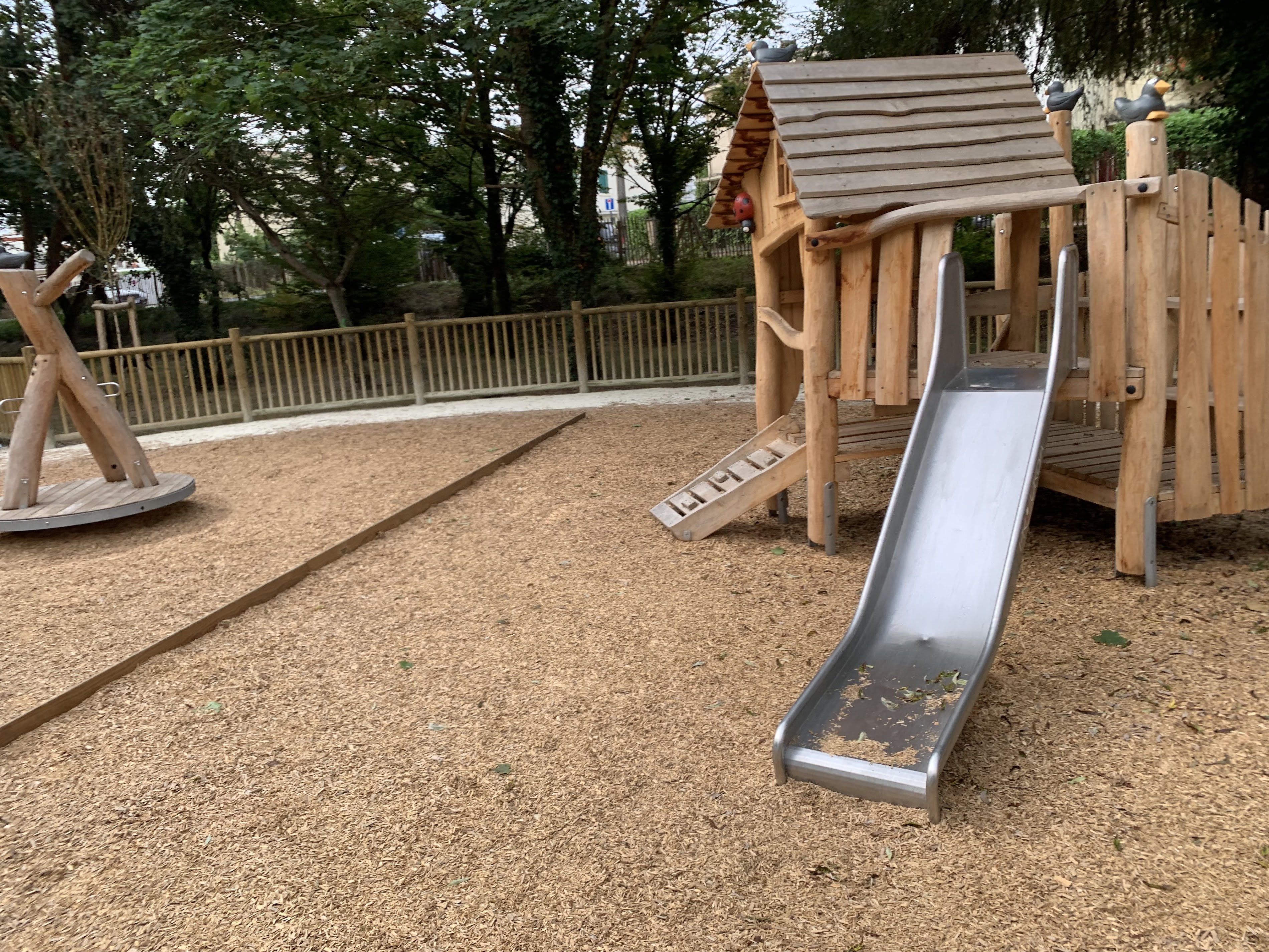 Arnstadt Garden: A Serene Escape in Le-Bouscat