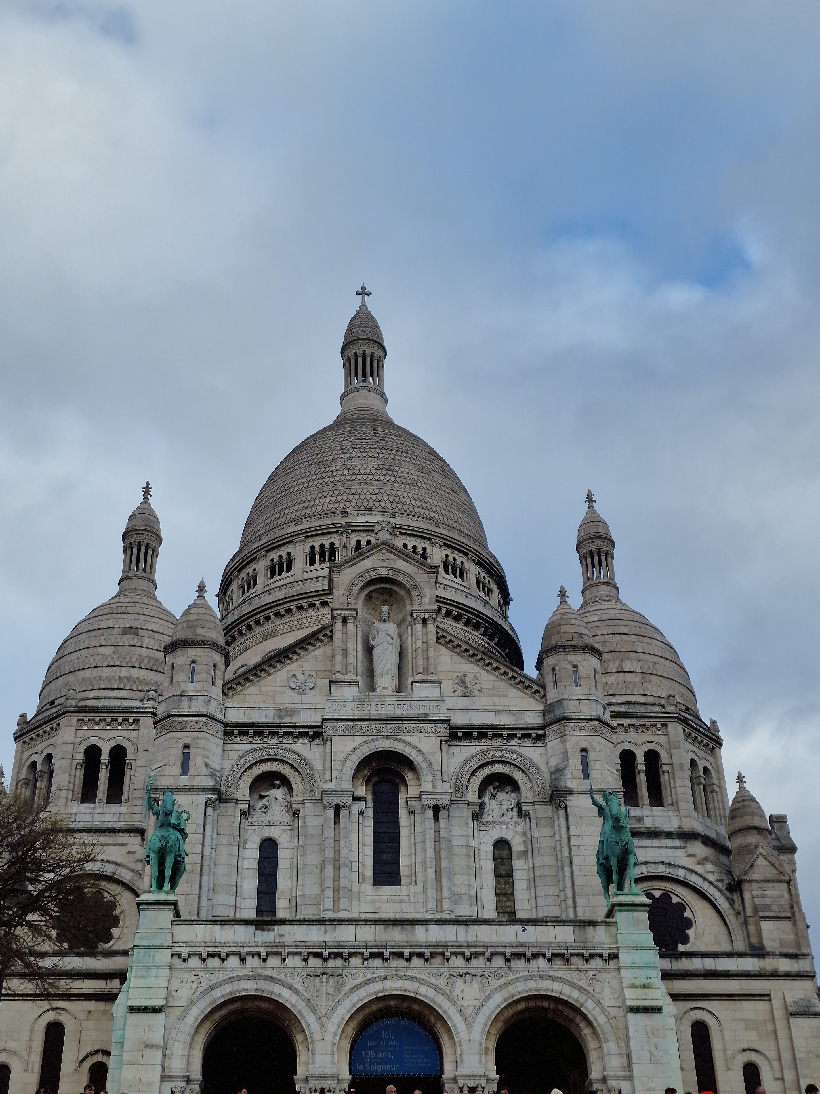 Basilique du Sacré-Cœur: A Beacon of Faith and Beauty