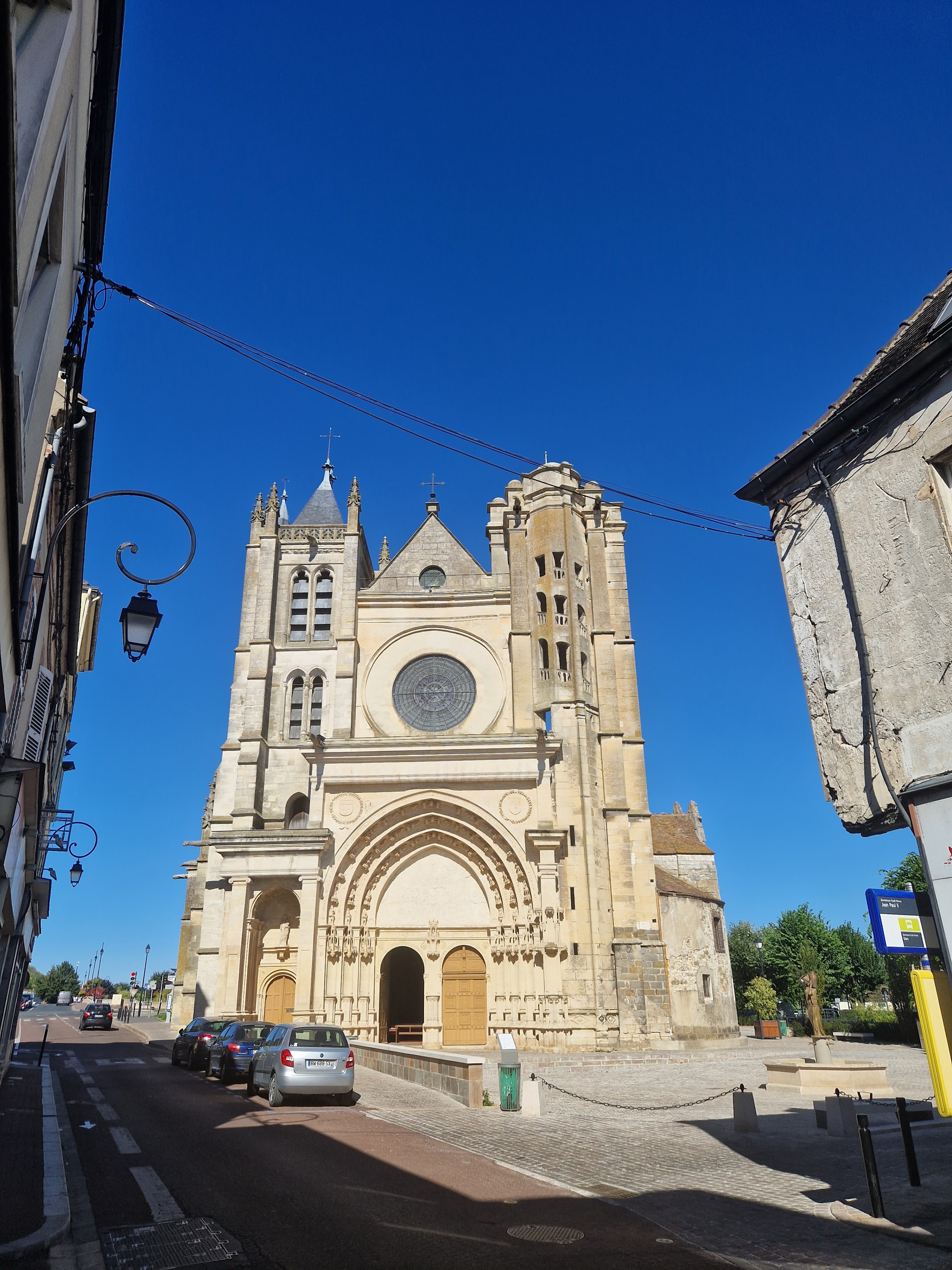Collégiale Notre-Dame-et-Saint-Loup: A Gem in Montereau-Fault-Yonne