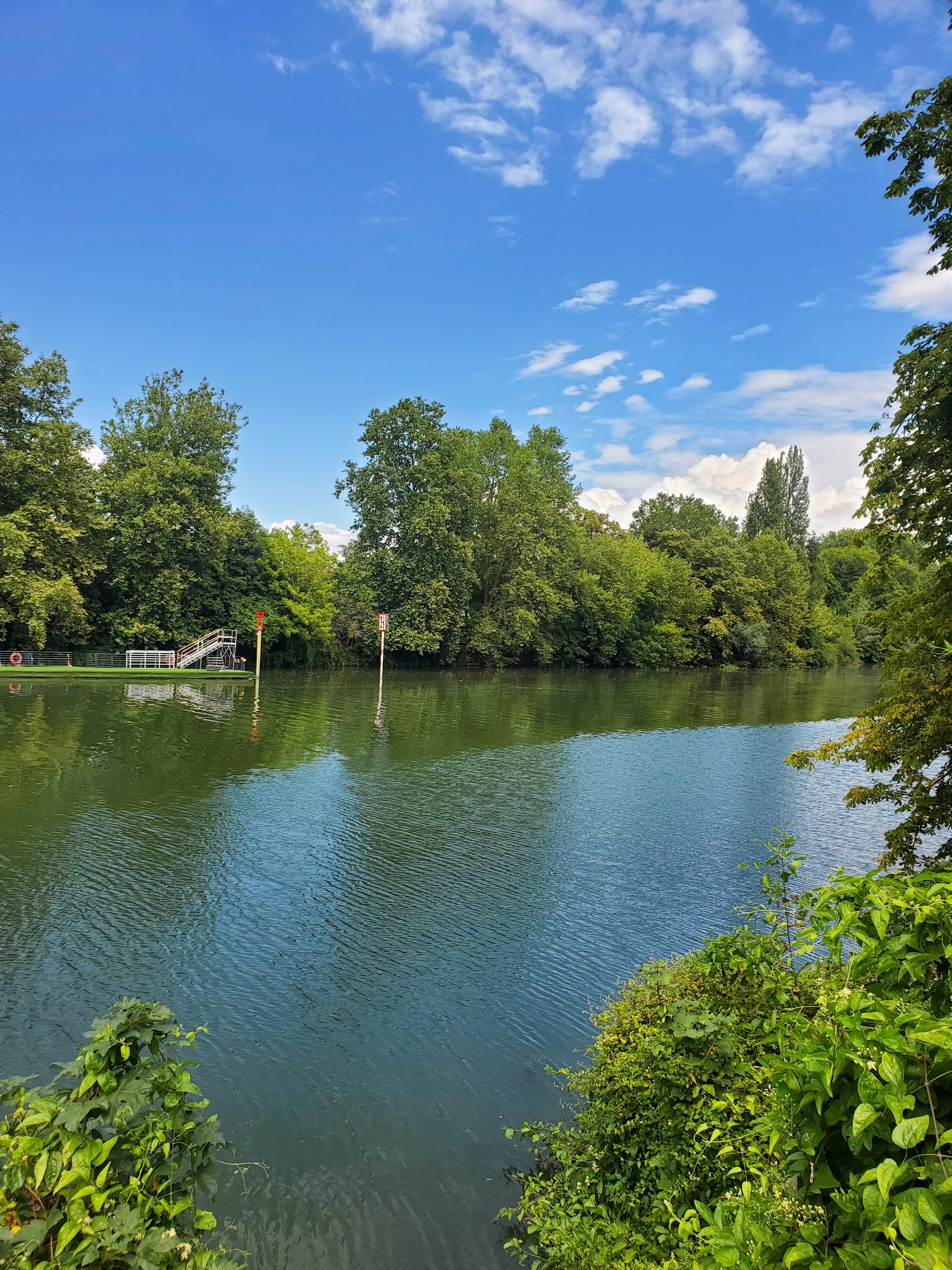 Explore the Tranquil Oasis of La Promenade Bleue in Nanterre
