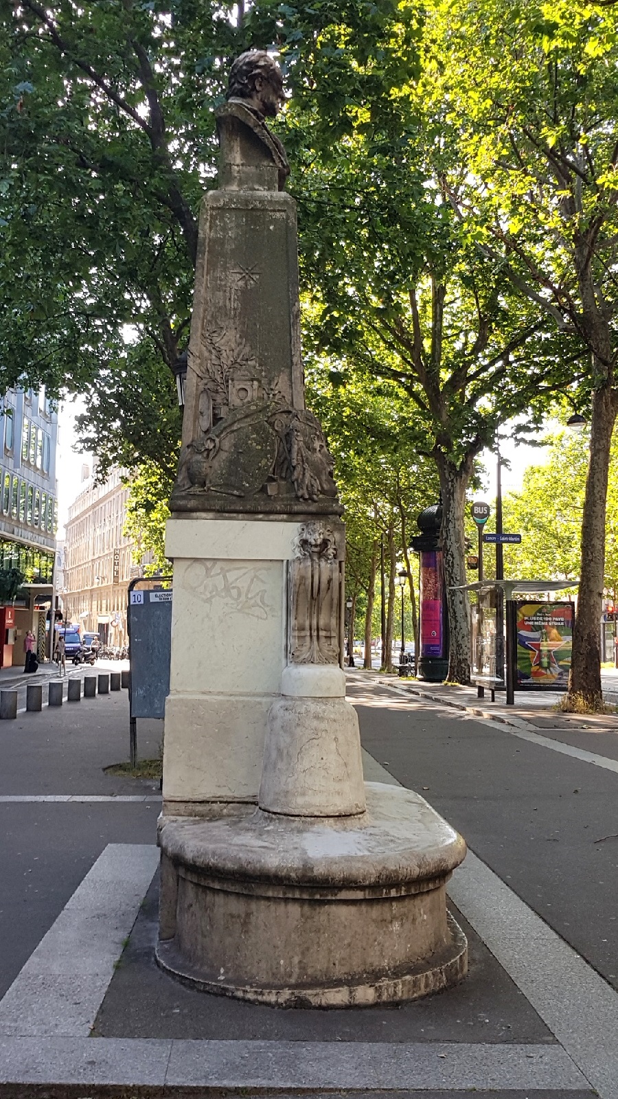 Monument au Baron Isidore Taylor