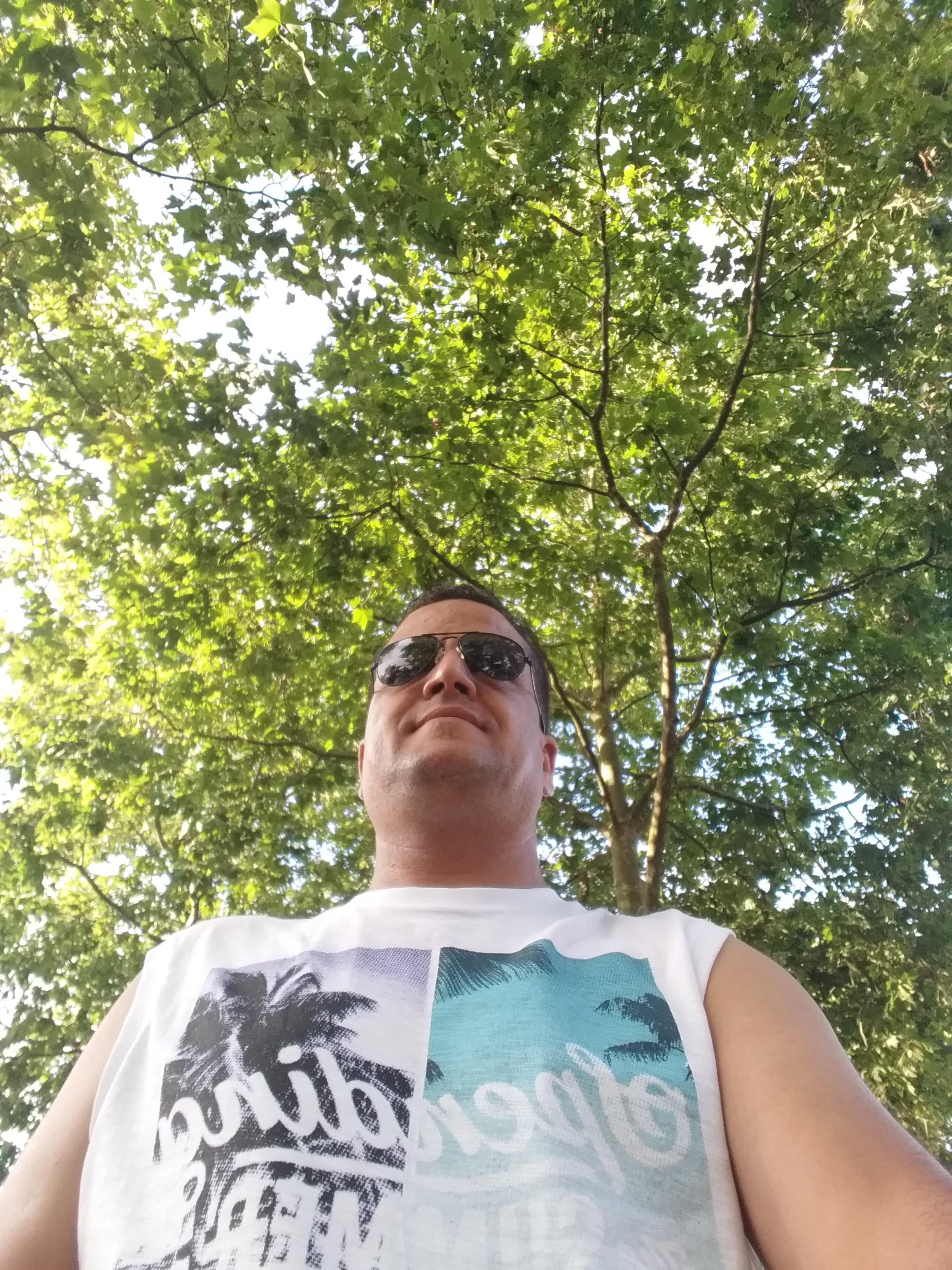 Parc Molière - Aire de jeux: A Green Oasis in Les-Mureaux