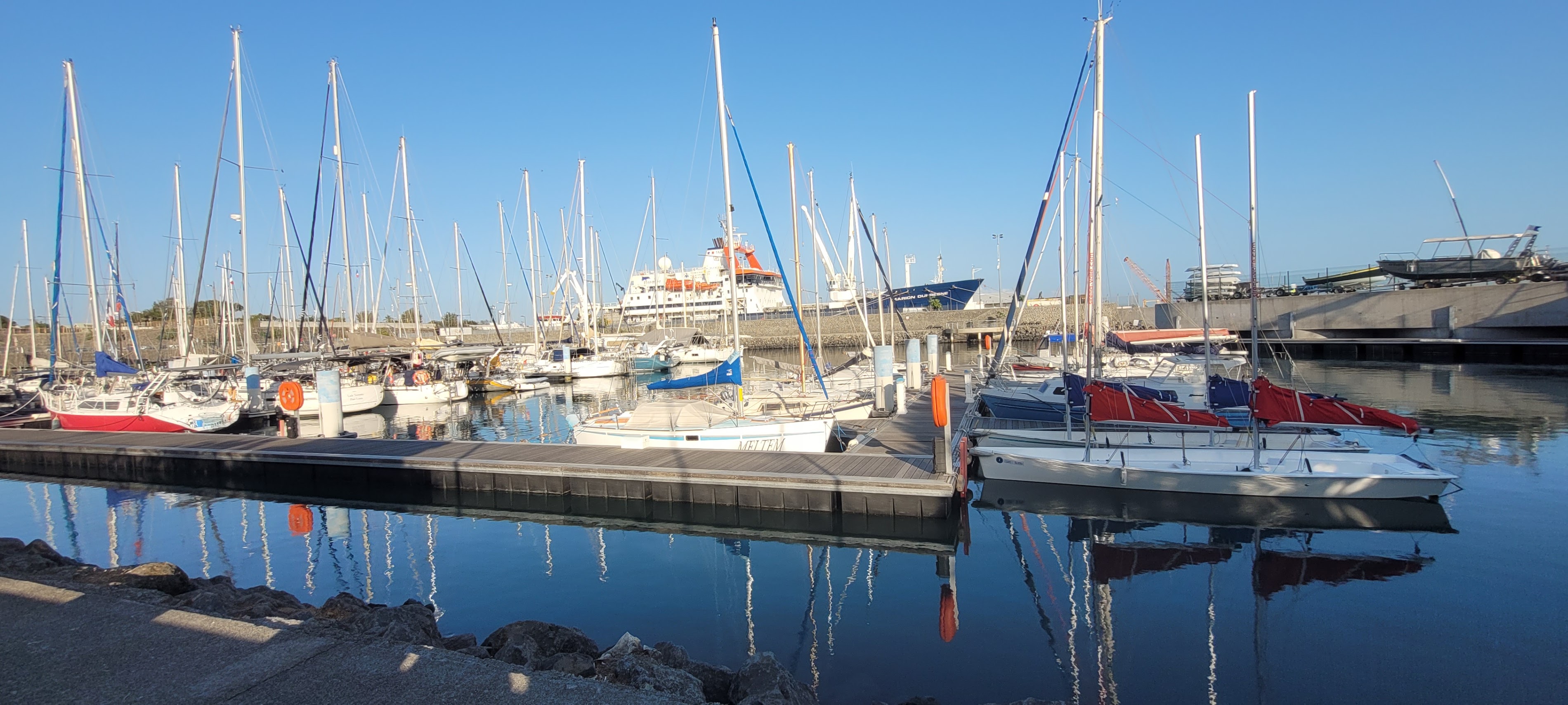 Port est