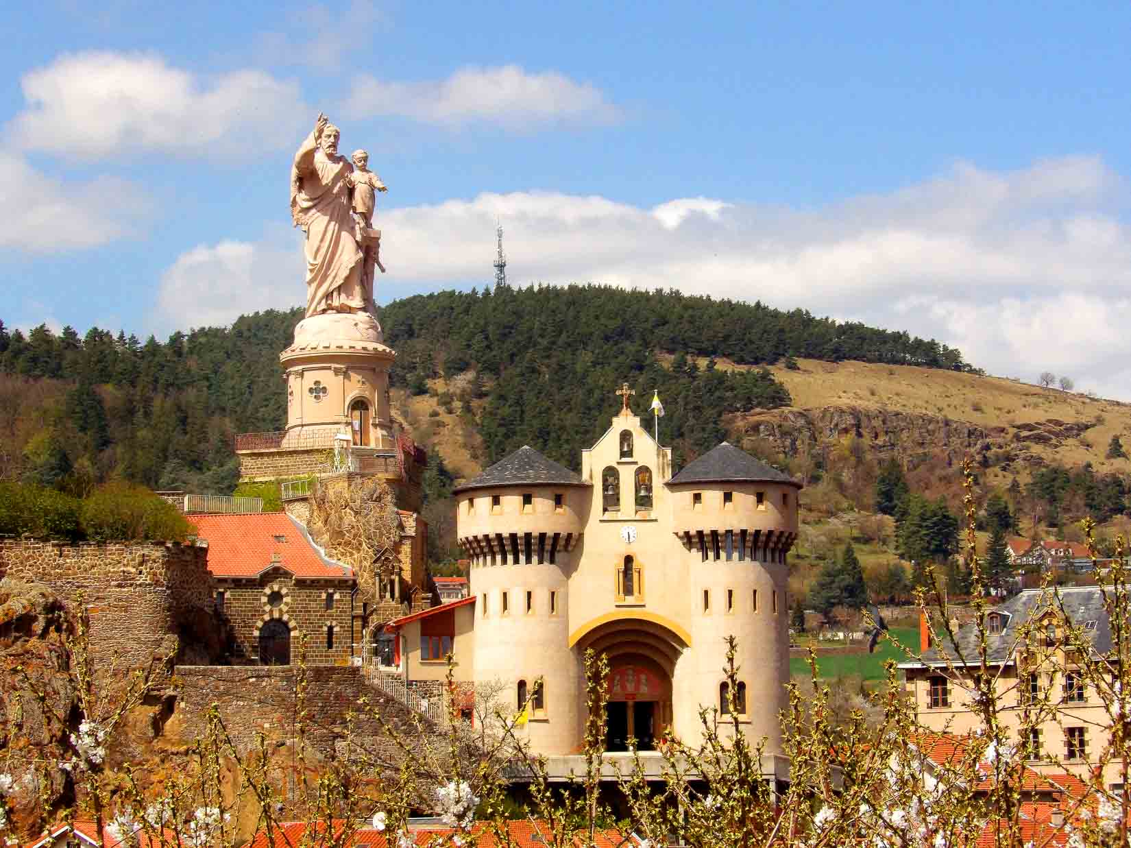St. Joseph’s of Bon Espoir Shrine-Basilica: A Spiritual Haven in Saint-Joseph