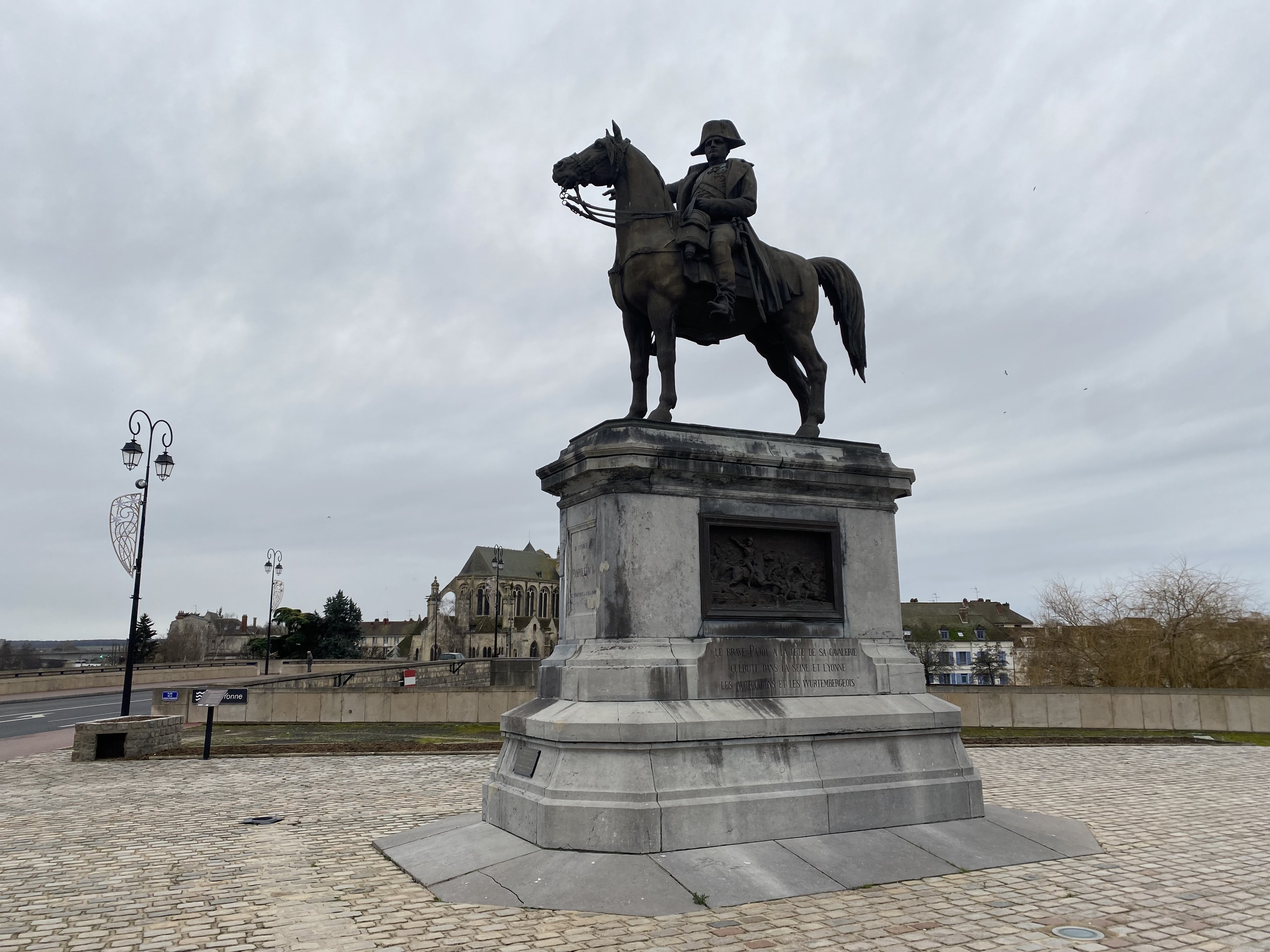 Statue de Napoléon: A Tribute to History