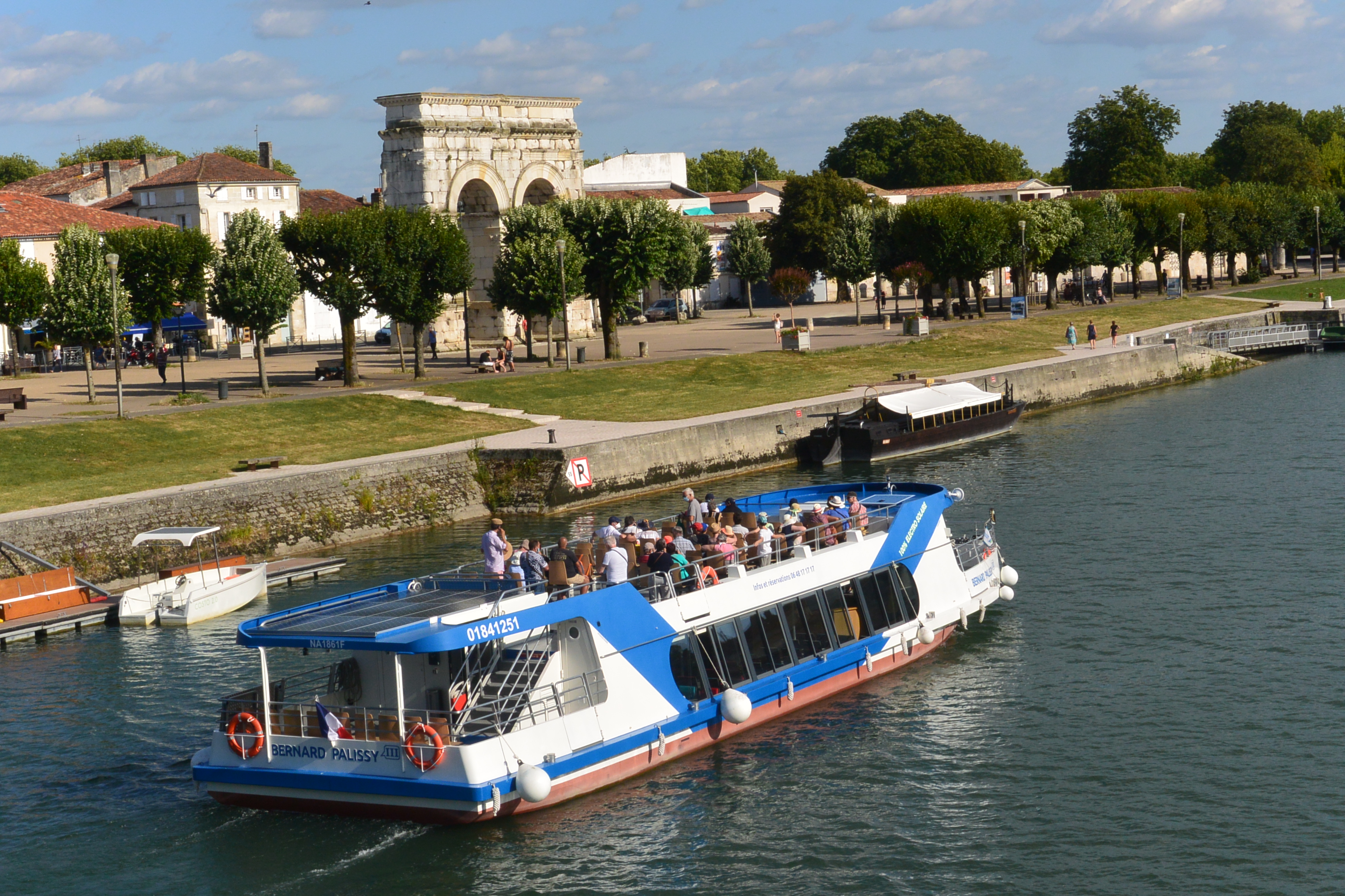 Exploring the Charentaises Cruises "Palissy II" in Saintes, France