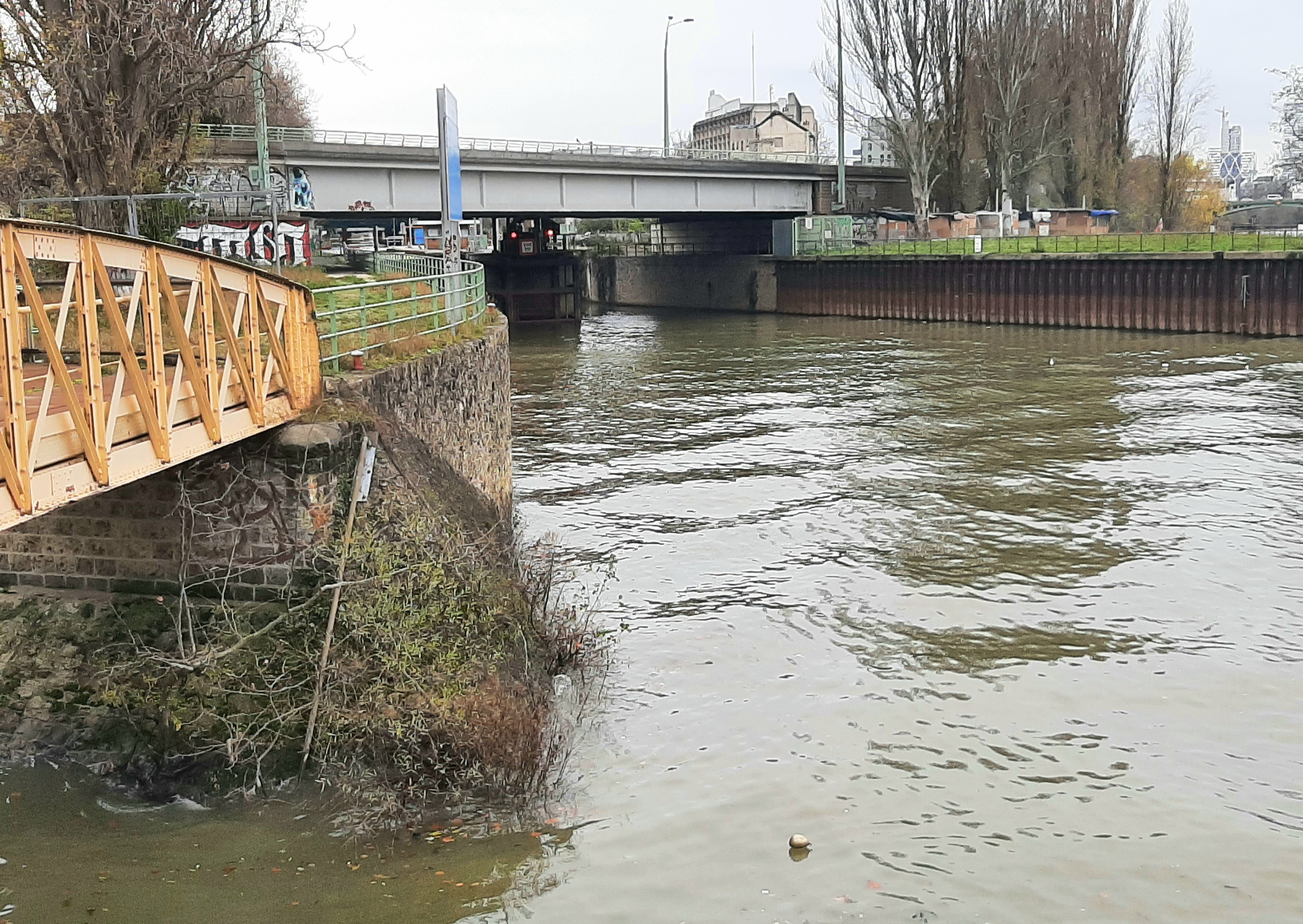 The confluence of the Canal Saint-Denis and the Seine