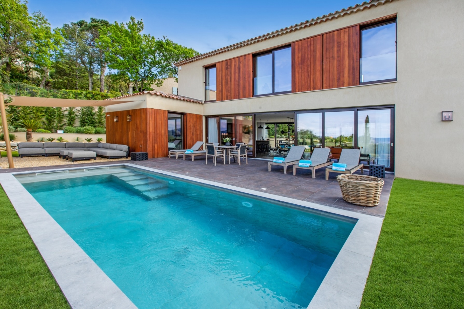 House Riviera Elegance