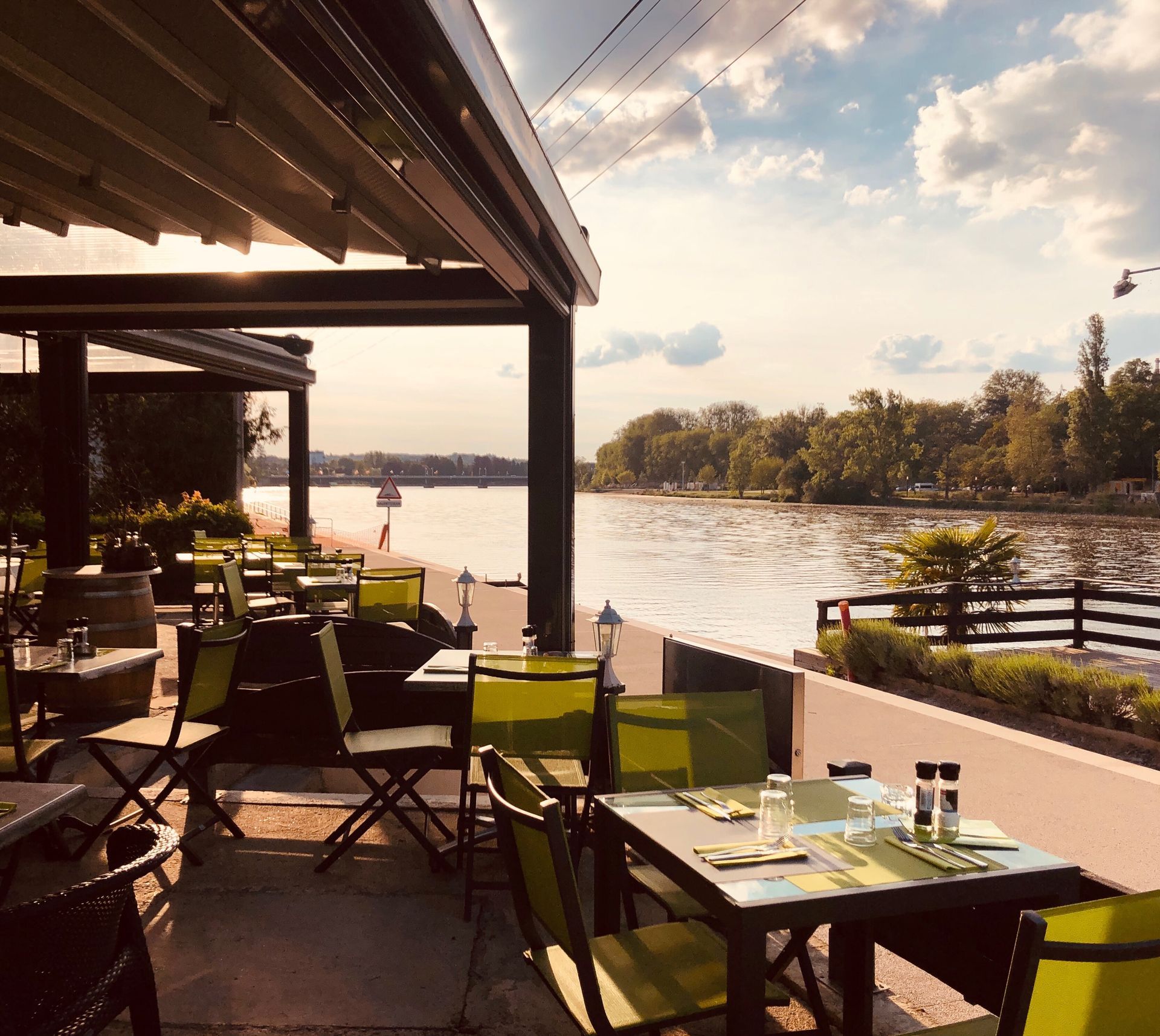 Chez mémère : 2 restaurants à votre disposition, le restaurant traditionnel et le restaurant la suite