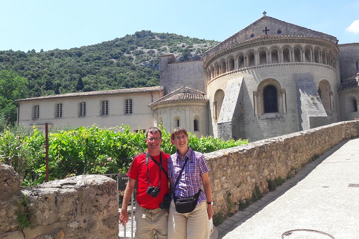 Saint-Guilhem village and cave day tour