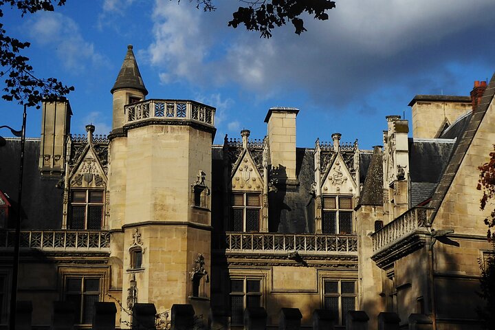 Family treasure hunt from the Panthéon to the Louvre