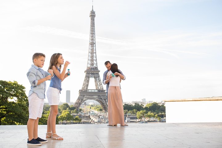 1-hour Photoshoot at the Eiffel Tower Trocadero Paris