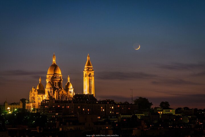 Montmartre at Night: Private Evening Walking Tour