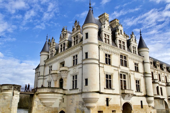 Loire Valley Top 3 Castles & Wine Small-Group Trip by Mercedes