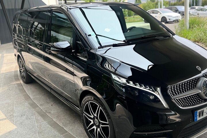 One-way private transfer from Paris Airports