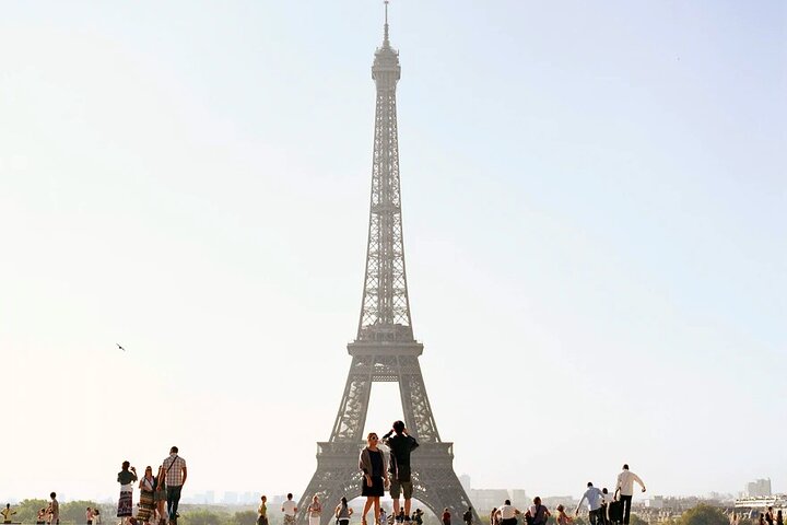 CDG Transfer with Eiffel Lunch Cruise with la Vallee village