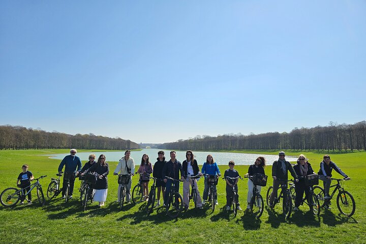 Small Group Bike Guided Tour of Versailles Gardens, Fountains, and Hamlet