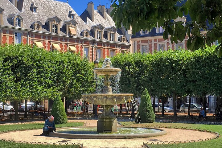 Aristocratic and Literary Experience Offered in Marais