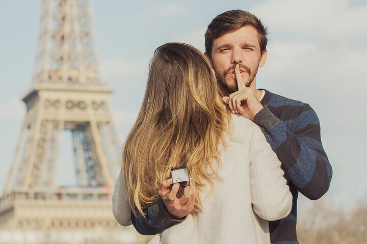 A Private Proposal Photoshoot in Paris Is Offered