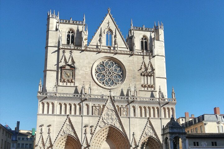 Private Self-Guided Tour of the Curse Quest of Old Lyon