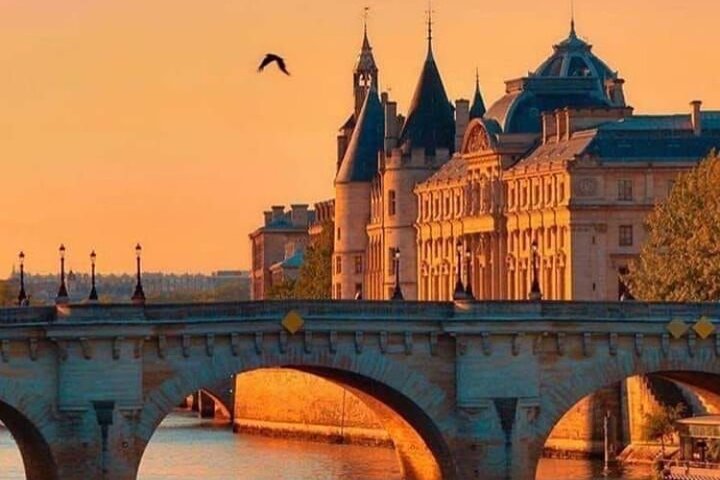 Recorrido a pie por París, lugares históricos.