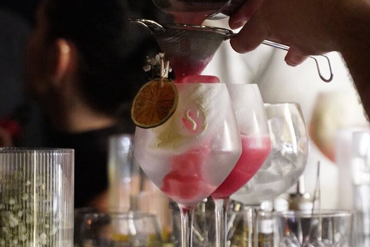 Shake, Mix & Sip: Cocktail Workshop in Old Nice