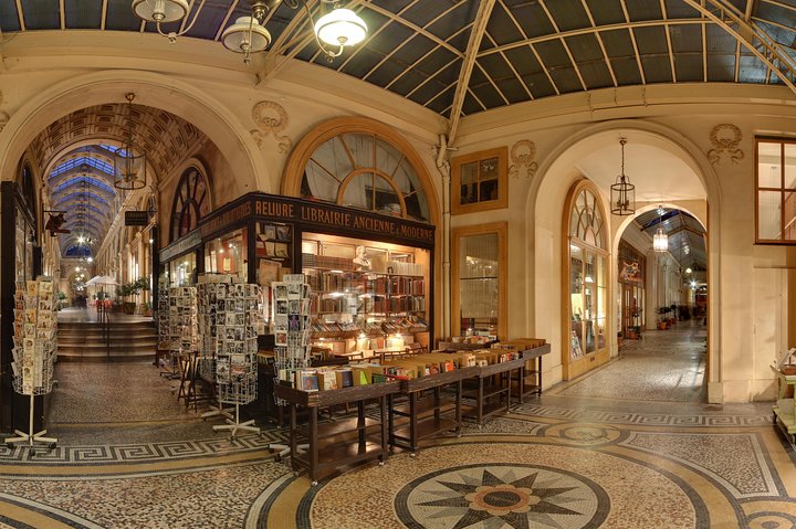 Scavenger Hunt in the Covered Passages of Paris