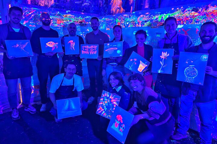 Atelier de peinture Fluorescente à Lyon dans une galerie d'art