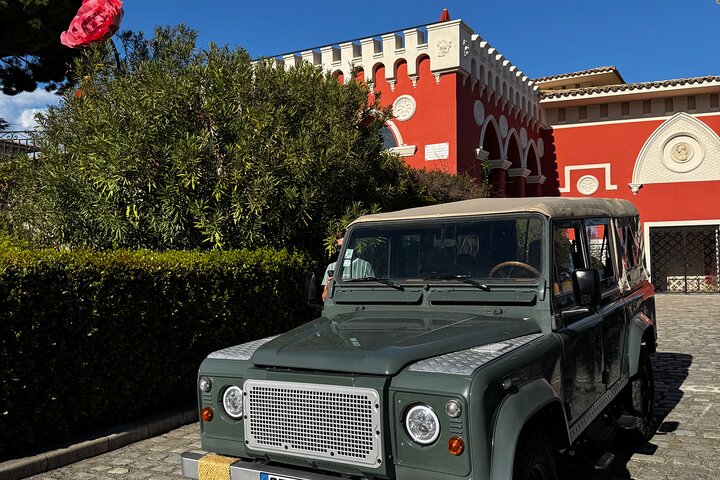 Wine tasting in the hinterland is enjoyed in a Defender