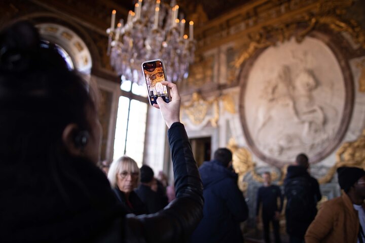 A Private Guided Tour of Versailles Palace with Garden Access Is Offered
