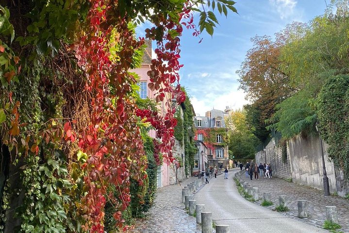 Montmartre Semi Private Walking Tour MAX 6 PEOPLE Guaranteed