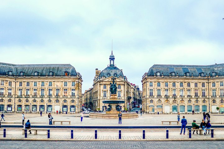 Historic Bordeaux: Exclusive Private Tour with a Local