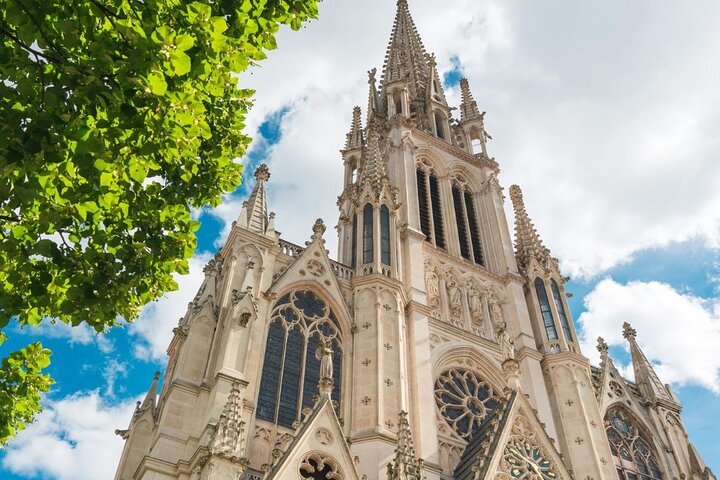 A 2-Hour Lourdes Introduction with a Local Is Offered