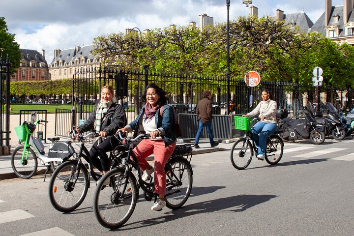 Paris: E-bike tour - Monumental and Hidden Paris
