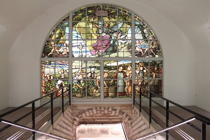 Champagne Moet & Grand Cru Vineyard Visit & Castle Lunch