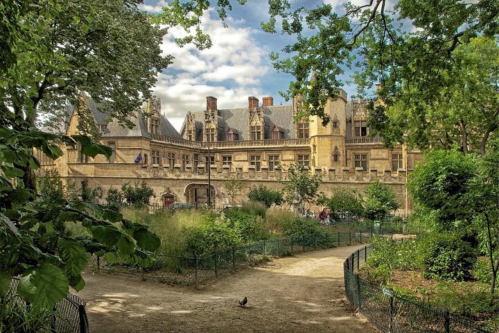 Epic Tales of the Medieval Paris Private Walking Tour